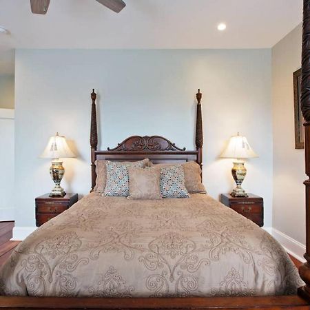Villa Newly Renovated 4 Bed 3 Bath And 2 Parking Spots Savannah Exterior foto