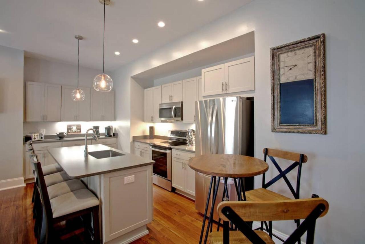 Villa Newly Renovated 4 Bed 3 Bath And 2 Parking Spots Savannah Exterior foto