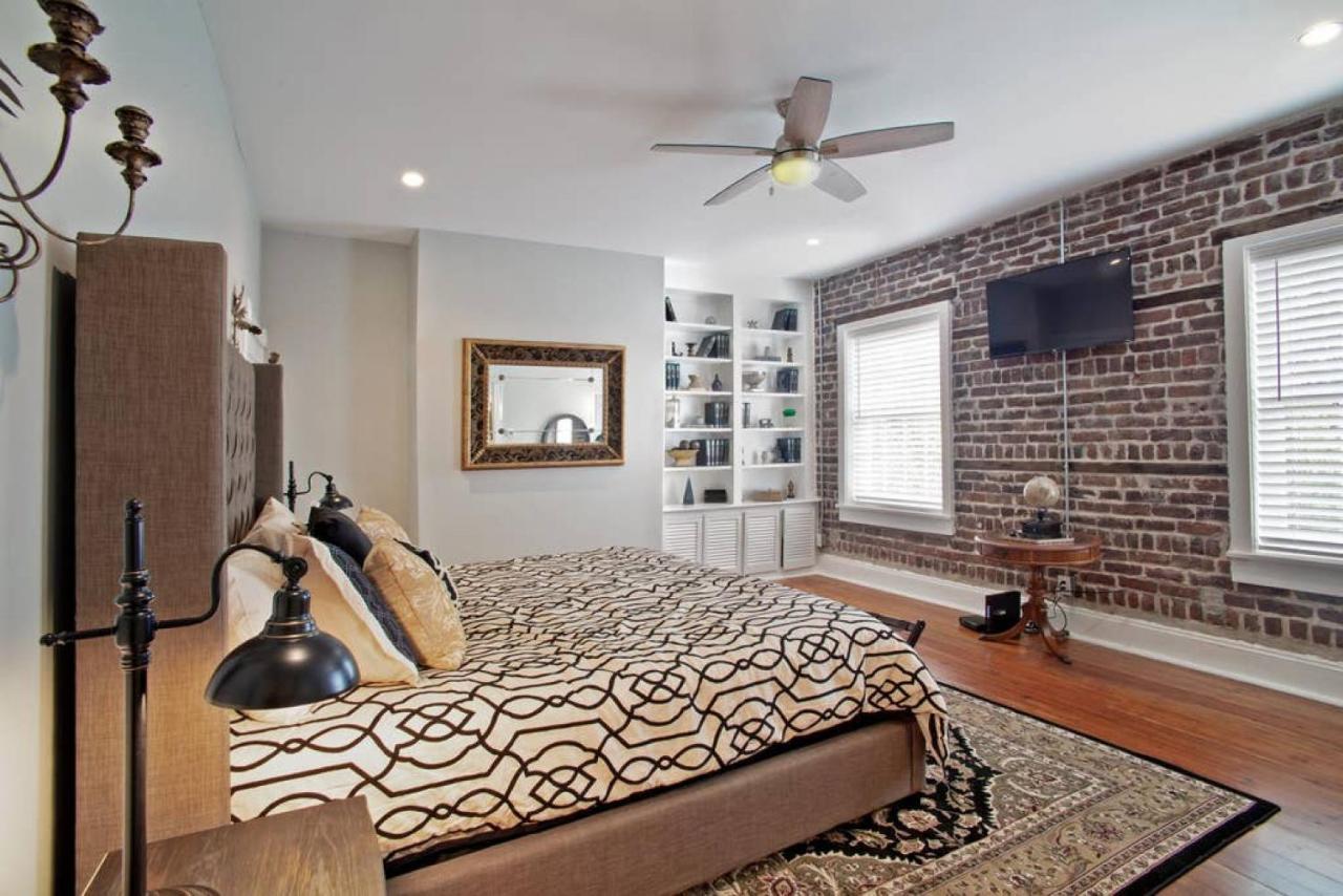 Villa Newly Renovated 4 Bed 3 Bath And 2 Parking Spots Savannah Exterior foto