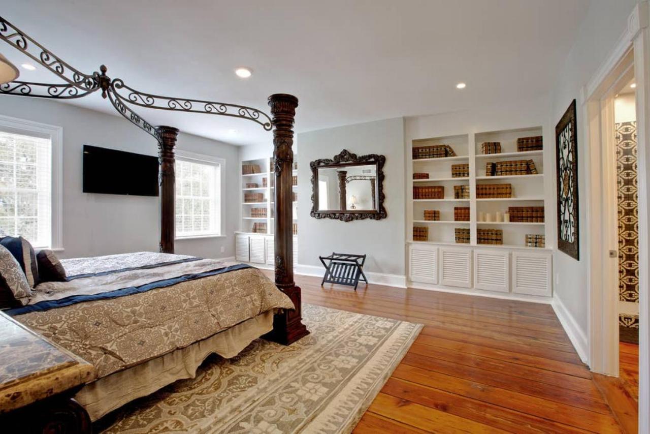 Villa Newly Renovated 4 Bed 3 Bath And 2 Parking Spots Savannah Exterior foto
