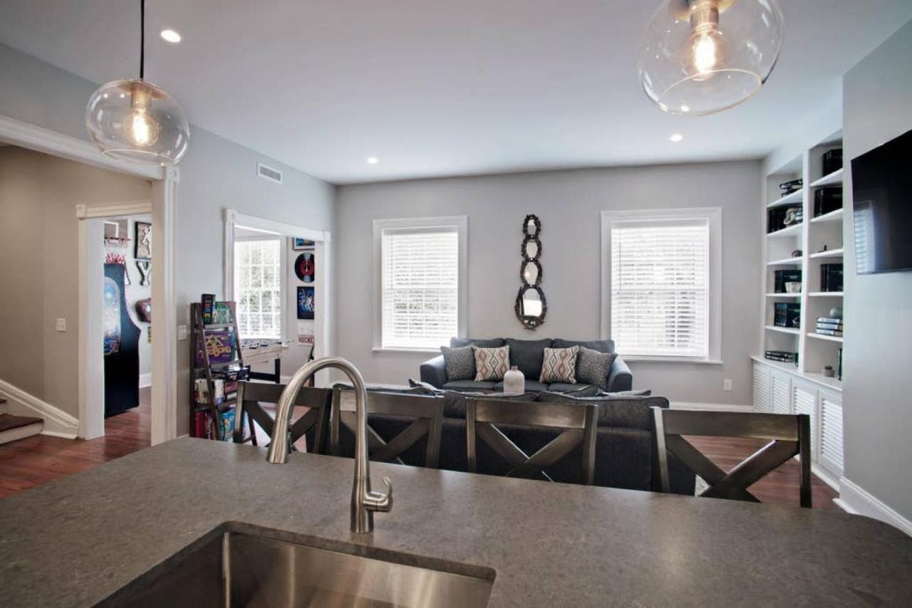 Villa Newly Renovated 4 Bed 3 Bath And 2 Parking Spots Savannah Exterior foto