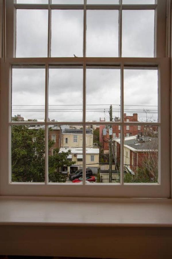 Villa Newly Renovated 4 Bed 3 Bath And 2 Parking Spots Savannah Exterior foto